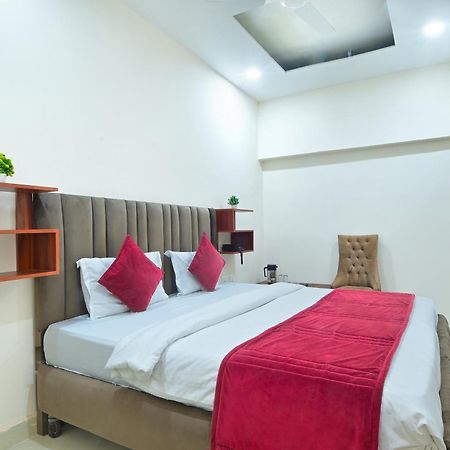 Chowdhry Tourist Lodge - New Delhi Railway Station - 2 Minutes Walk ภายนอก รูปภาพ
