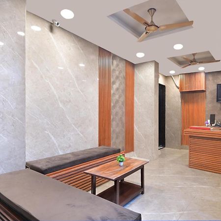 Chowdhry Tourist Lodge - New Delhi Railway Station - 2 Minutes Walk ภายนอก รูปภาพ