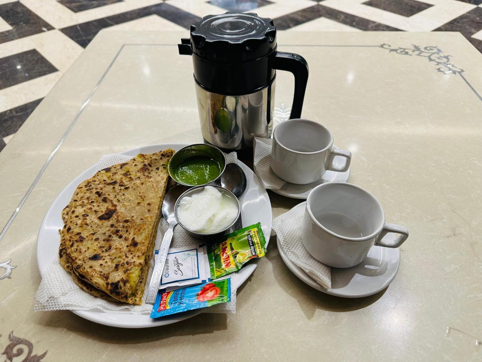 Chowdhry Tourist Lodge - New Delhi Railway Station - 2 Minutes Walk ภายนอก รูปภาพ