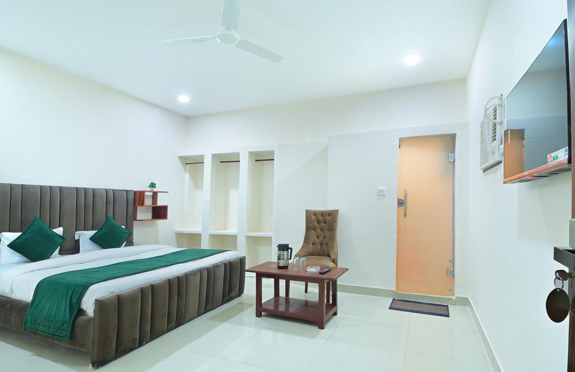 Chowdhry Tourist Lodge - New Delhi Railway Station - 2 Minutes Walk ภายนอก รูปภาพ
