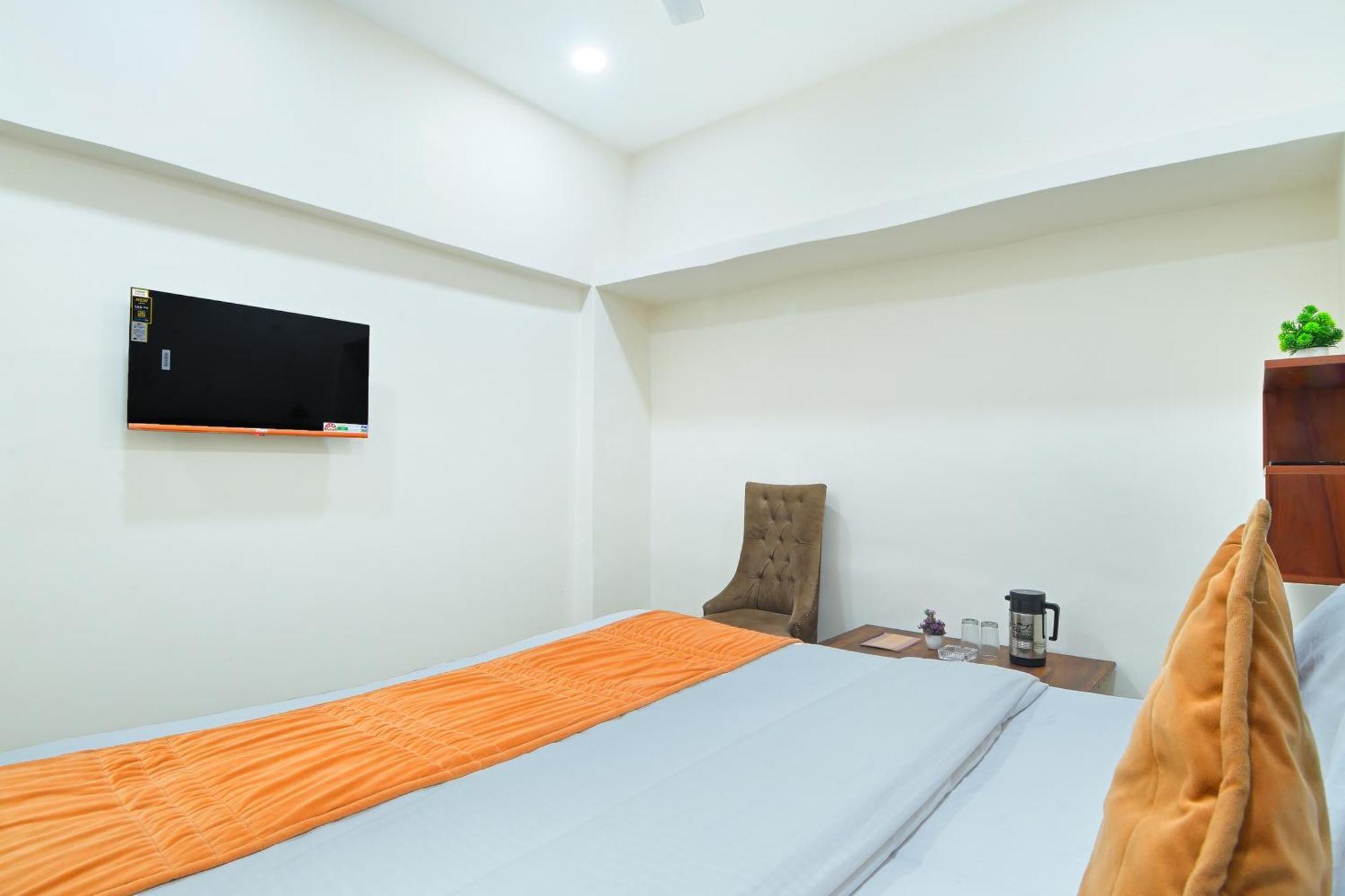 Chowdhry Tourist Lodge - New Delhi Railway Station - 2 Minutes Walk ภายนอก รูปภาพ