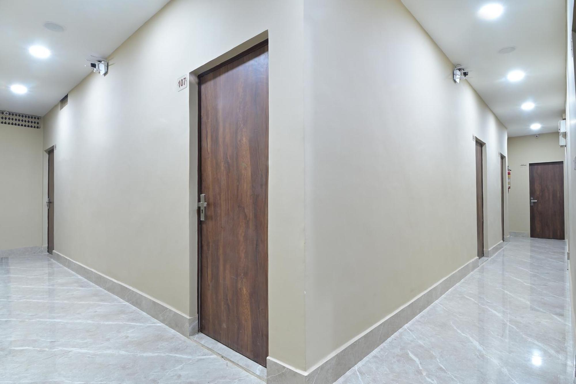 Chowdhry Tourist Lodge - New Delhi Railway Station - 2 Minutes Walk ภายนอก รูปภาพ