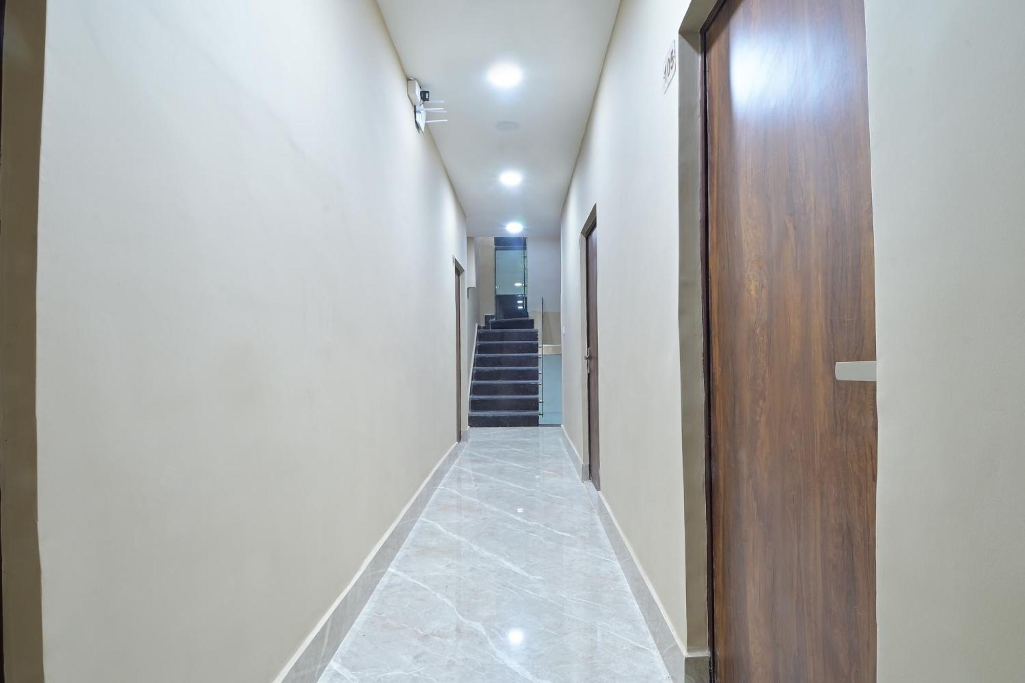 Chowdhry Tourist Lodge - New Delhi Railway Station - 2 Minutes Walk ภายนอก รูปภาพ