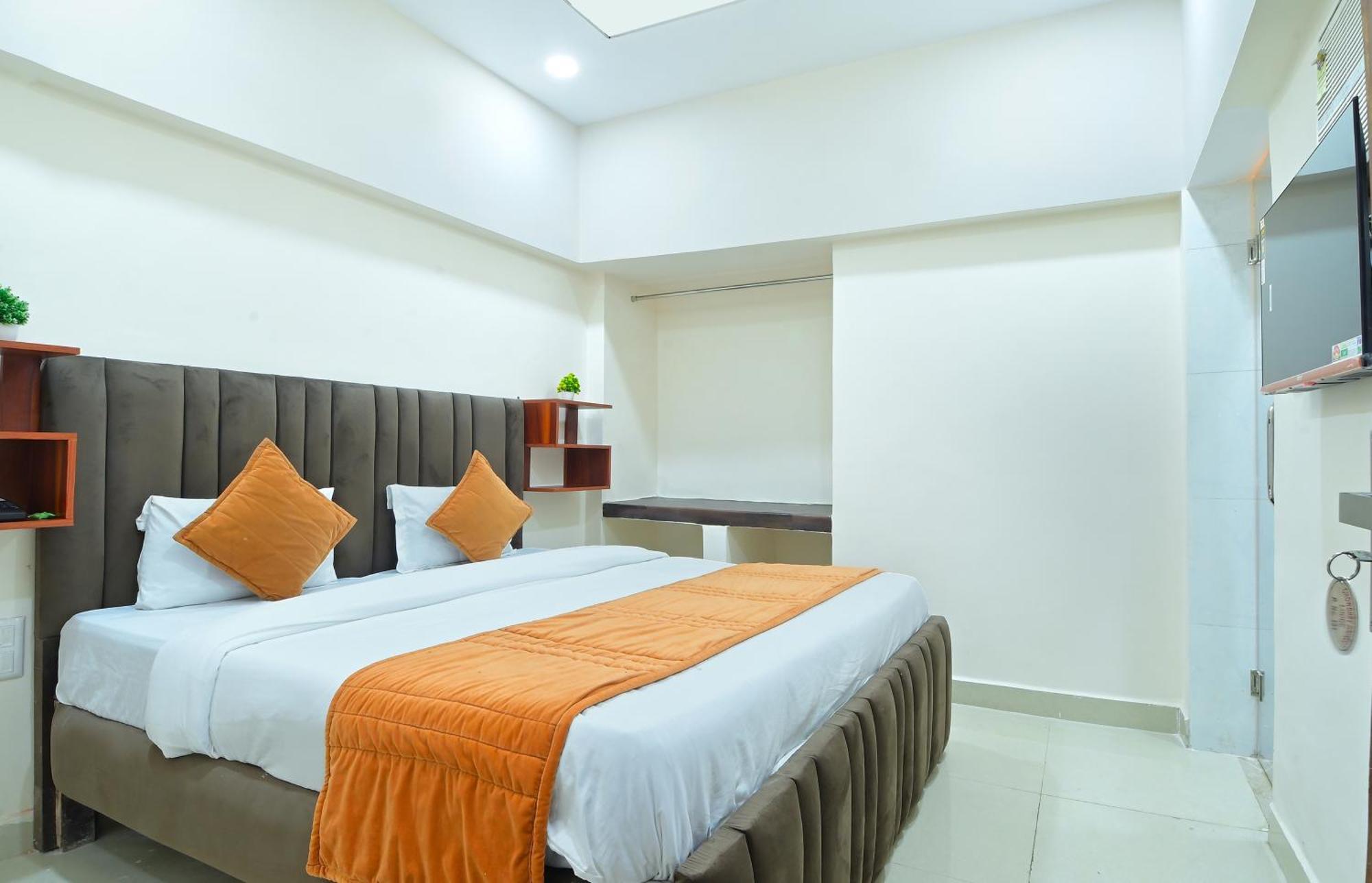 Chowdhry Tourist Lodge - New Delhi Railway Station - 2 Minutes Walk ภายนอก รูปภาพ