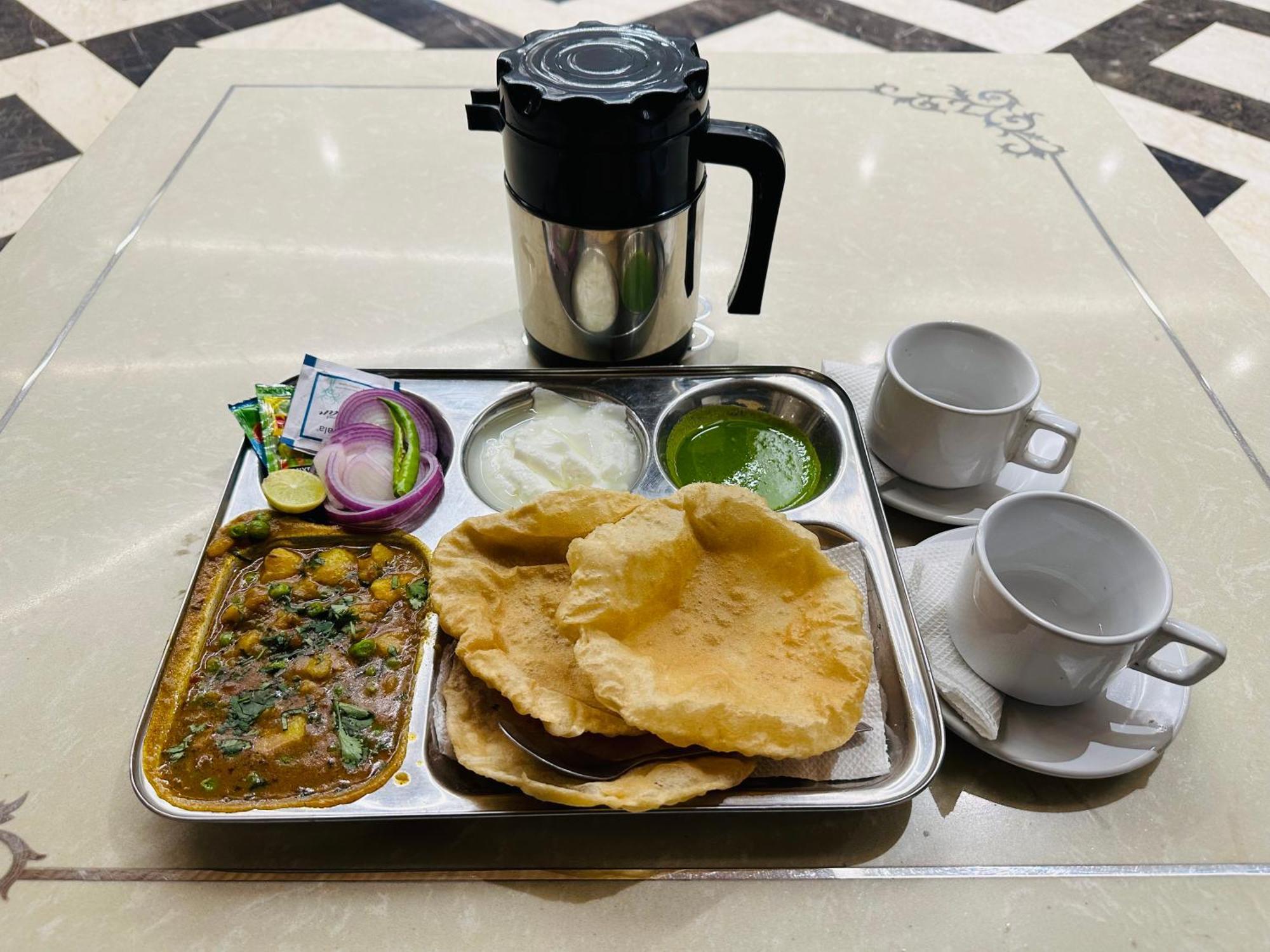 Chowdhry Tourist Lodge - New Delhi Railway Station - 2 Minutes Walk ภายนอก รูปภาพ