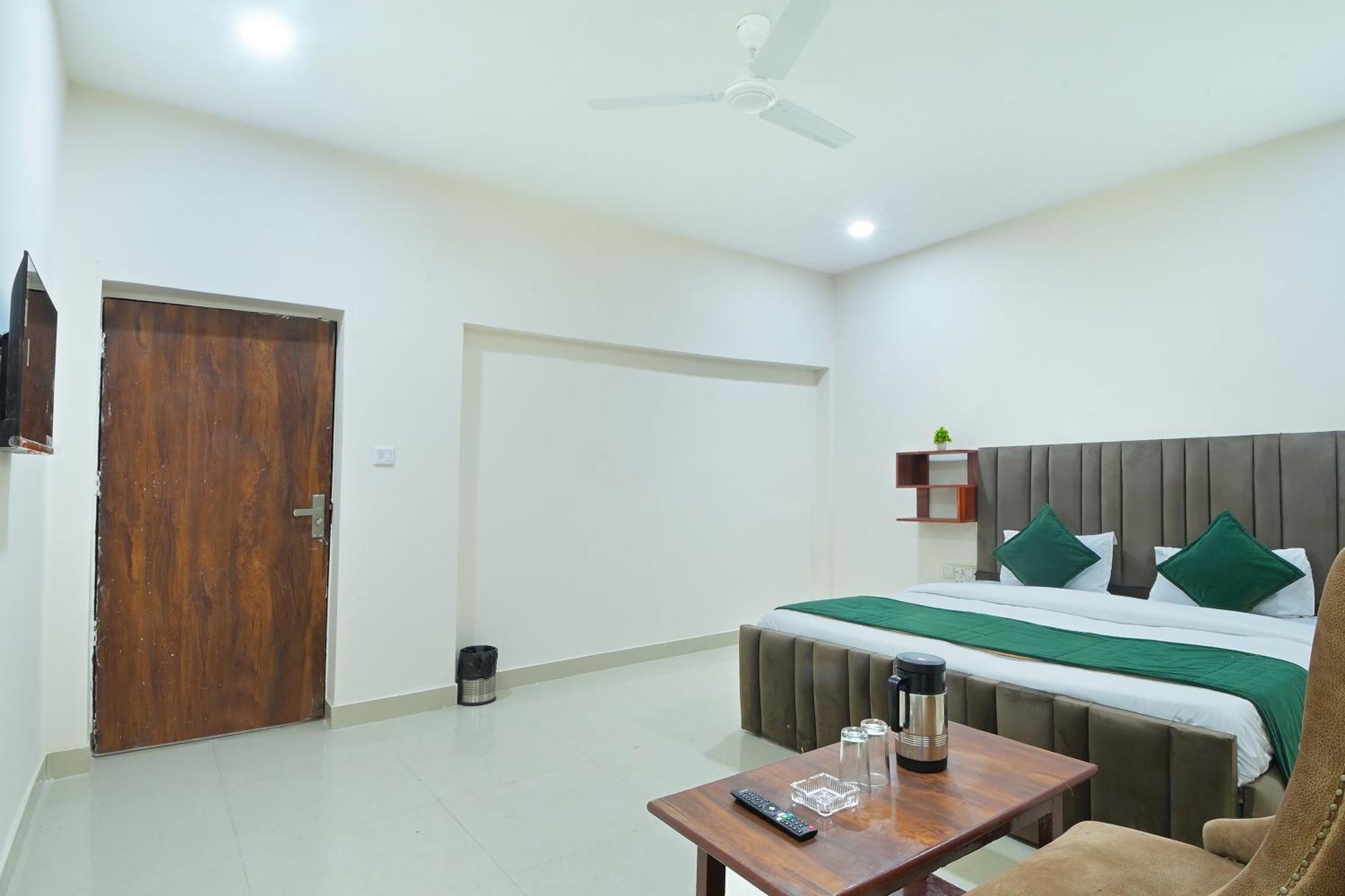 Chowdhry Tourist Lodge - New Delhi Railway Station - 2 Minutes Walk ภายนอก รูปภาพ