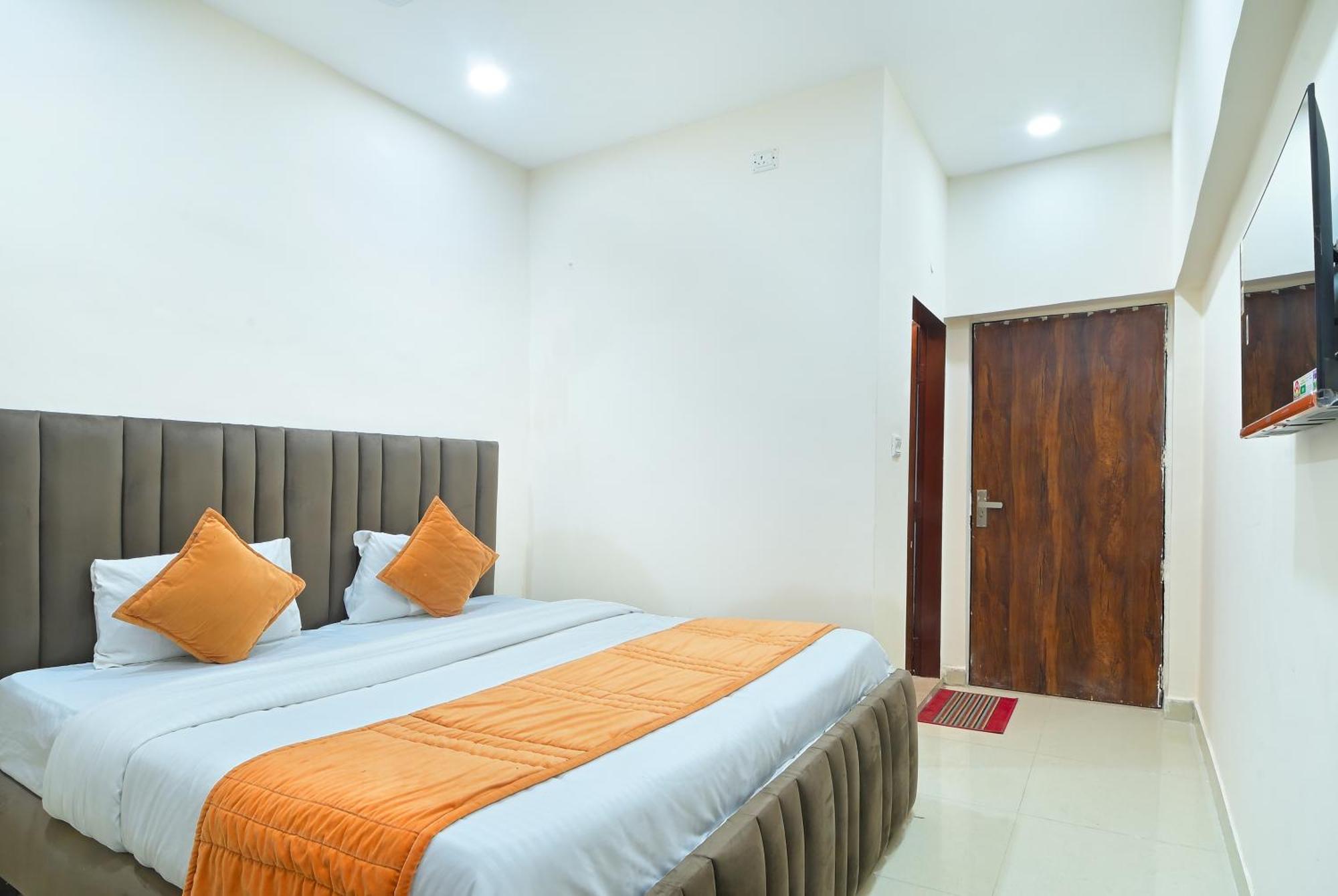 Chowdhry Tourist Lodge - New Delhi Railway Station - 2 Minutes Walk ภายนอก รูปภาพ
