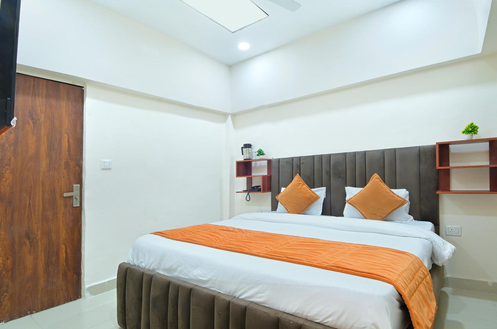 Chowdhry Tourist Lodge - New Delhi Railway Station - 2 Minutes Walk ภายนอก รูปภาพ
