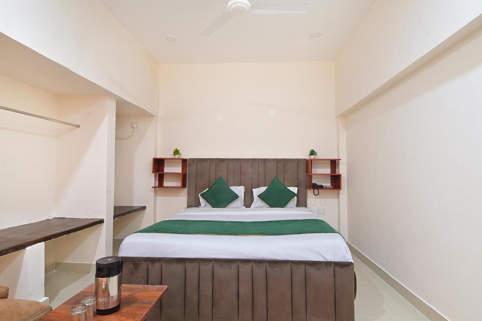 Chowdhry Tourist Lodge - New Delhi Railway Station - 2 Minutes Walk ภายนอก รูปภาพ