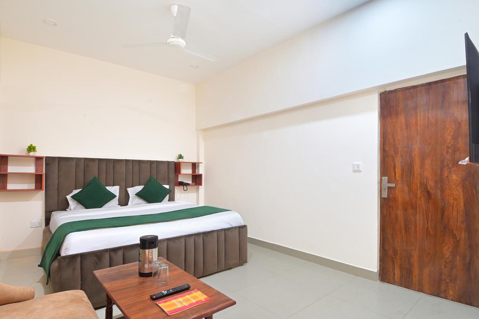 Chowdhry Tourist Lodge - New Delhi Railway Station - 2 Minutes Walk ภายนอก รูปภาพ