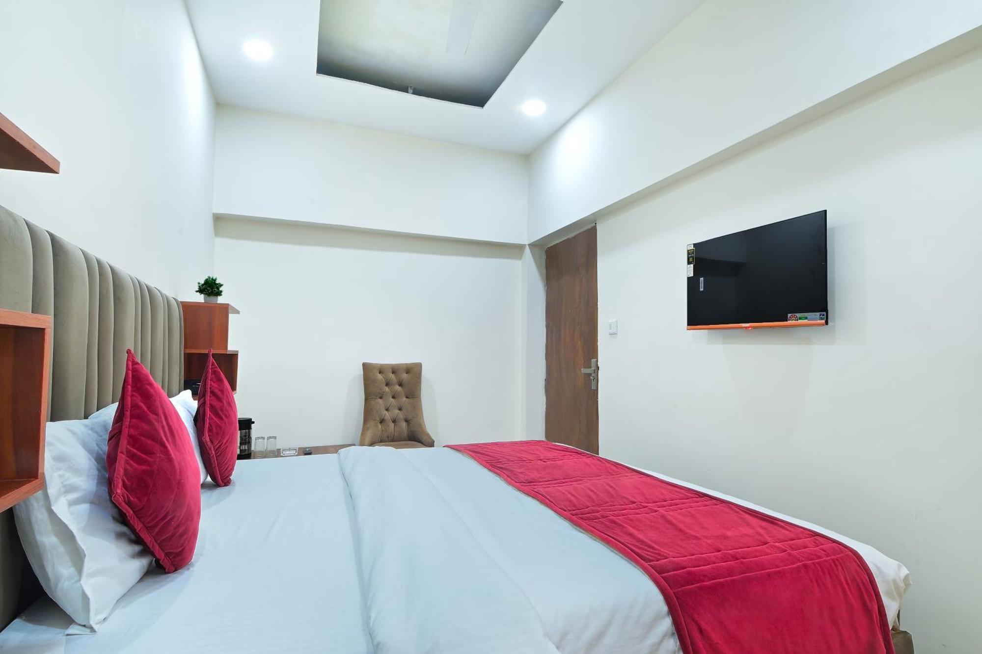 Chowdhry Tourist Lodge - New Delhi Railway Station - 2 Minutes Walk ภายนอก รูปภาพ