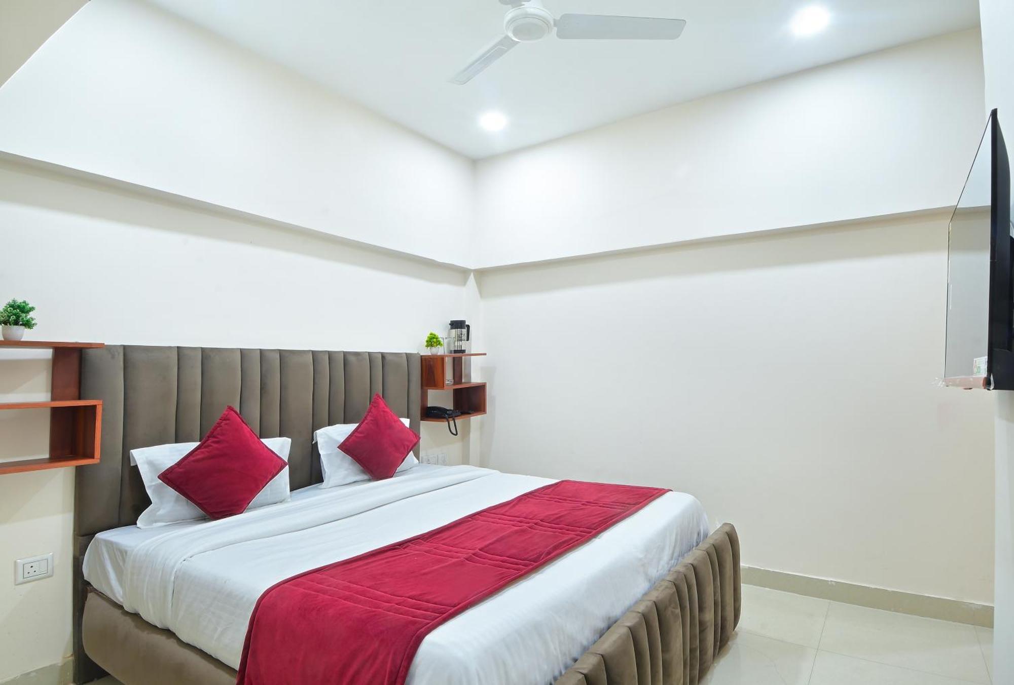 Chowdhry Tourist Lodge - New Delhi Railway Station - 2 Minutes Walk ภายนอก รูปภาพ