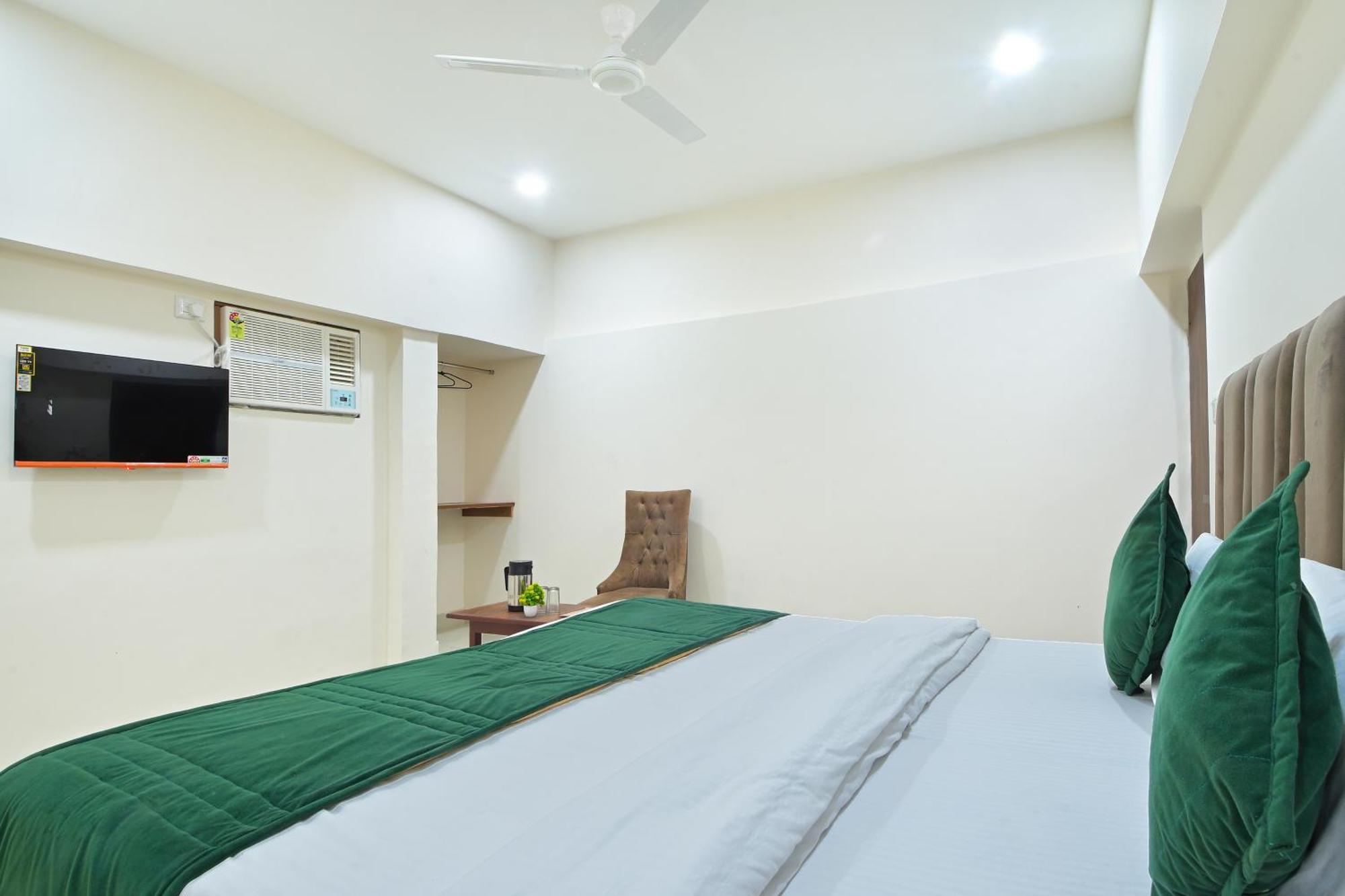 Chowdhry Tourist Lodge - New Delhi Railway Station - 2 Minutes Walk ภายนอก รูปภาพ